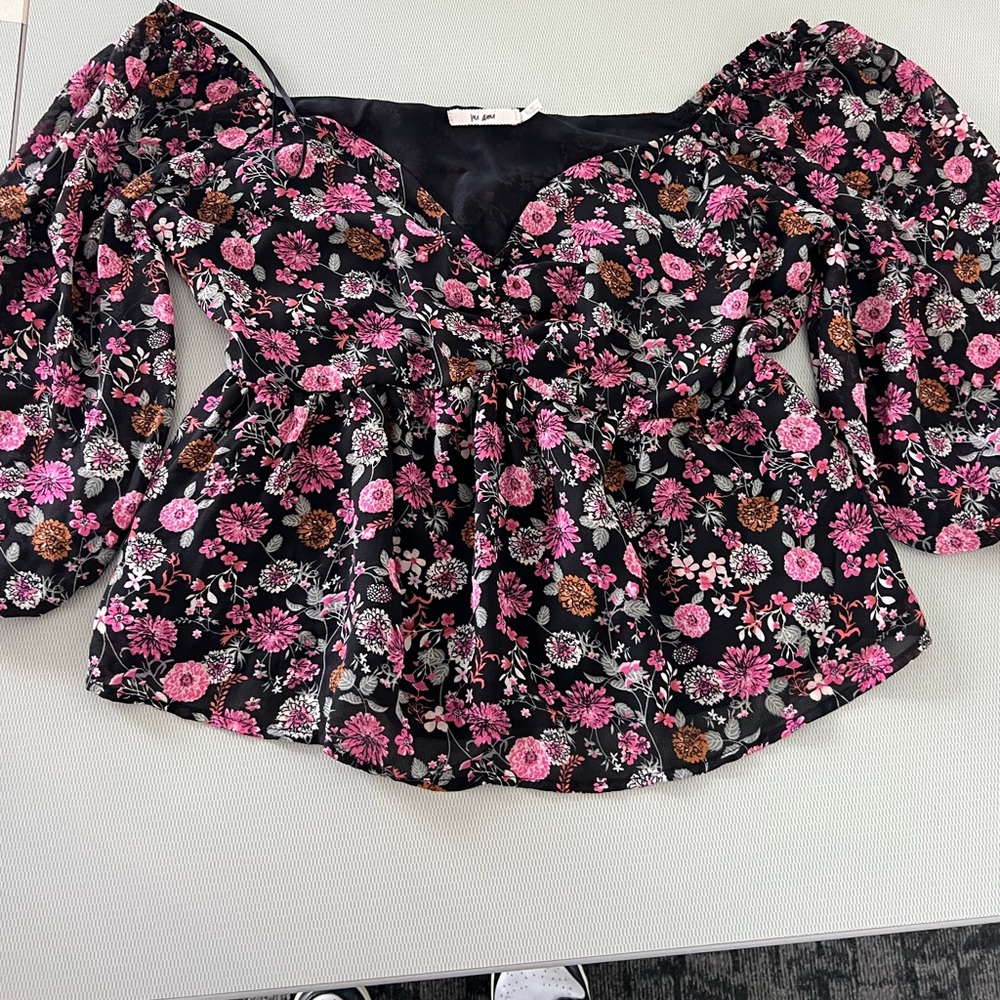 Cute floral blouse size S!